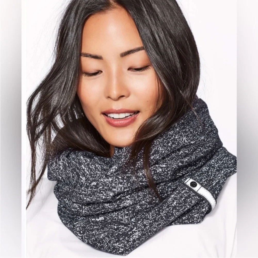 Lululemon Vinyasa Scarf Black White Rulu Jacquard Running luon